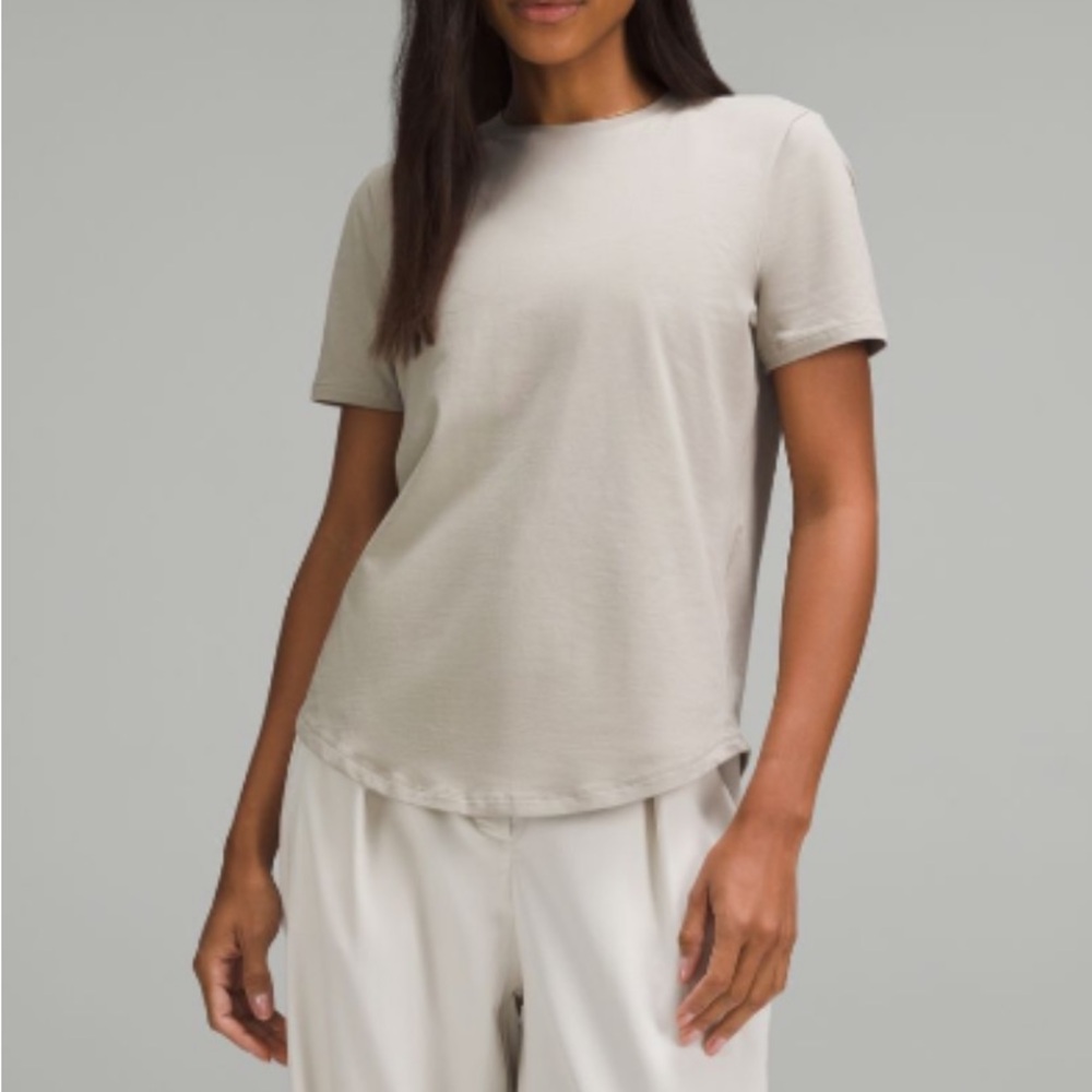 Lululemon Athletica Light Gray Short Sleeve Tee